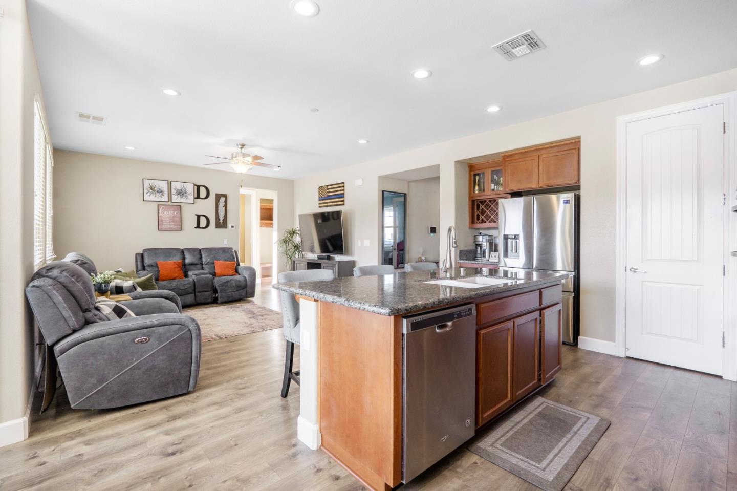 Detail Gallery Image 10 of 36 For 1551 Lily Ct, Hollister,  CA 95023 - 3 Beds | 2/1 Baths
