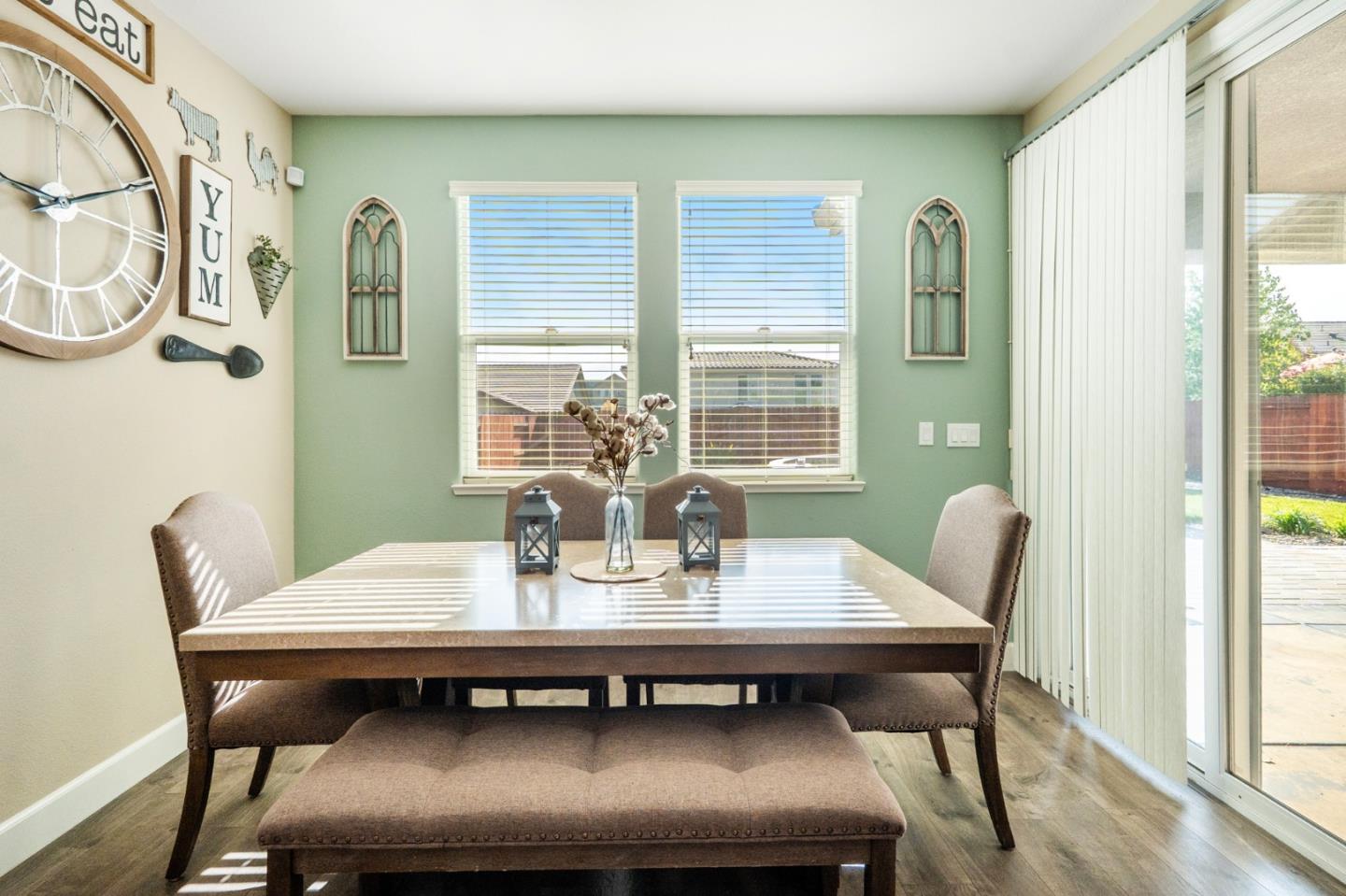 Detail Gallery Image 11 of 36 For 1551 Lily Ct, Hollister,  CA 95023 - 3 Beds | 2/1 Baths
