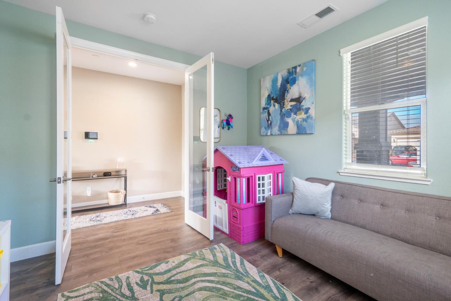 Detail Gallery Image 13 of 36 For 1551 Lily Ct, Hollister,  CA 95023 - 3 Beds | 2/1 Baths