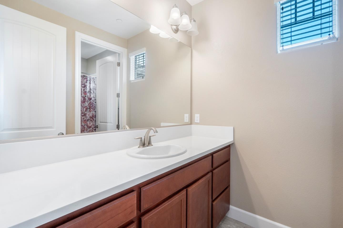 Detail Gallery Image 18 of 36 For 1551 Lily Ct, Hollister,  CA 95023 - 3 Beds | 2/1 Baths