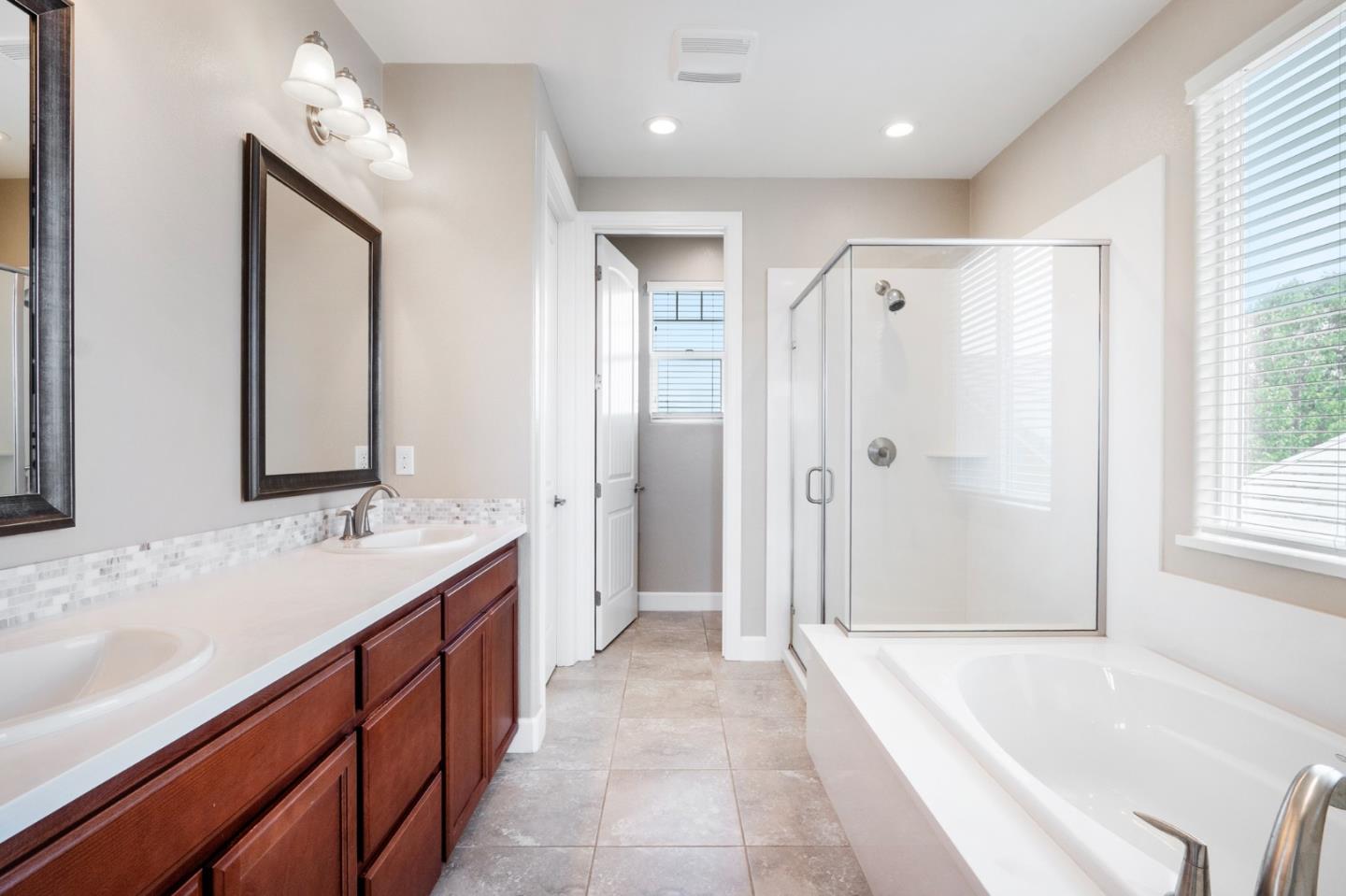 Detail Gallery Image 24 of 36 For 1551 Lily Ct, Hollister,  CA 95023 - 3 Beds | 2/1 Baths