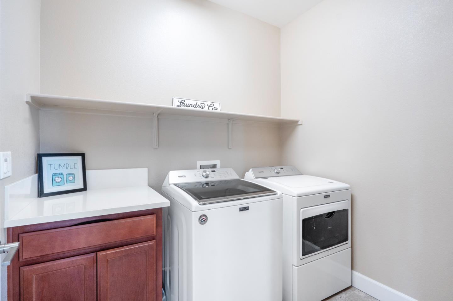 Detail Gallery Image 25 of 36 For 1551 Lily Ct, Hollister,  CA 95023 - 3 Beds | 2/1 Baths