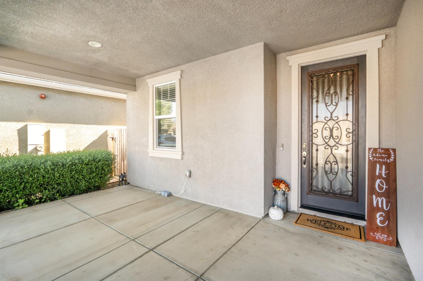 Detail Gallery Image 3 of 36 For 1551 Lily Ct, Hollister,  CA 95023 - 3 Beds | 2/1 Baths