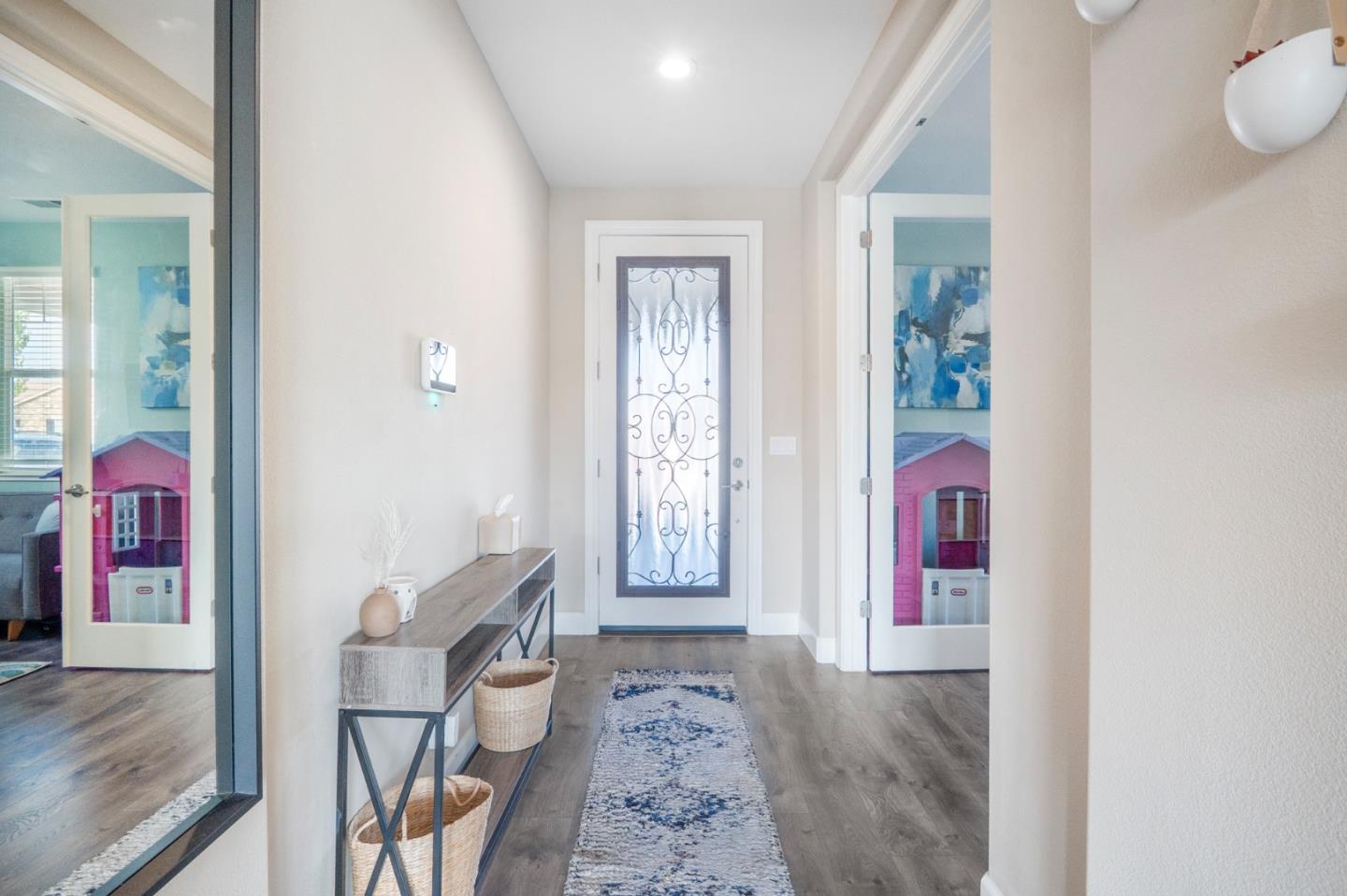 Detail Gallery Image 4 of 36 For 1551 Lily Ct, Hollister,  CA 95023 - 3 Beds | 2/1 Baths