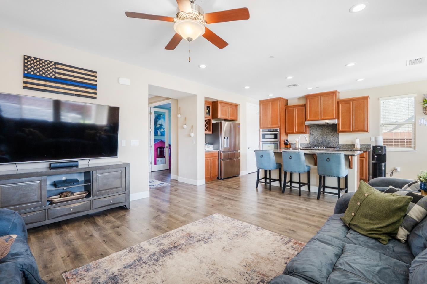 Detail Gallery Image 6 of 36 For 1551 Lily Ct, Hollister,  CA 95023 - 3 Beds | 2/1 Baths