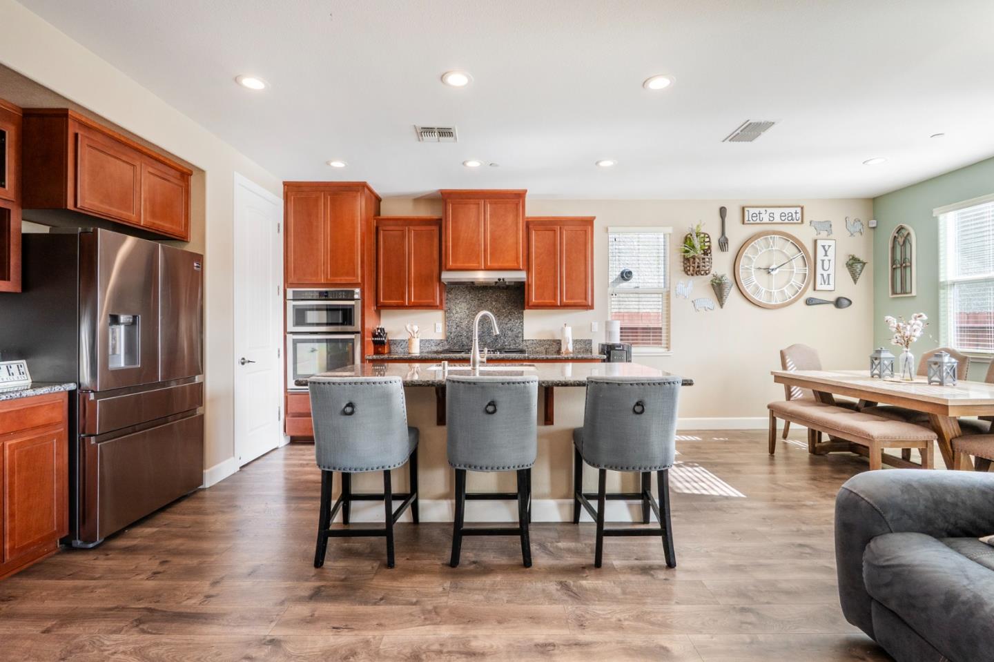 Detail Gallery Image 8 of 36 For 1551 Lily Ct, Hollister,  CA 95023 - 3 Beds | 2/1 Baths