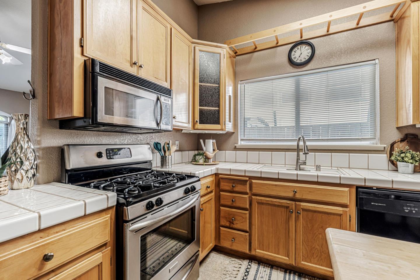 Detail Gallery Image 17 of 37 For 1519 Tamara Ct, Escalon,  CA 95320 - 4 Beds | 2 Baths