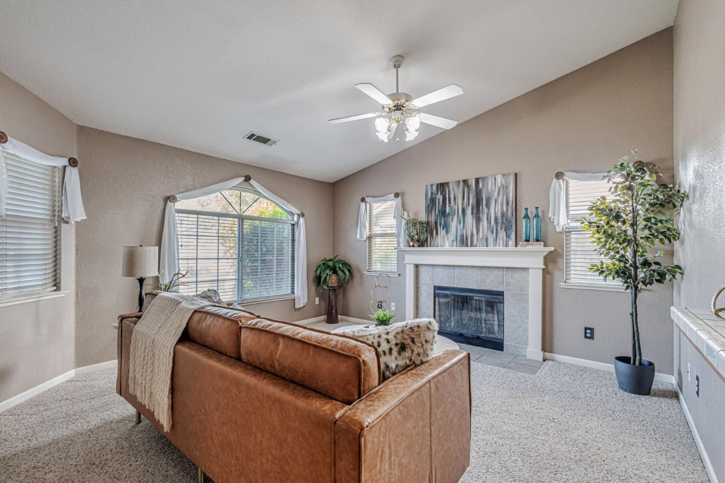 Detail Gallery Image 7 of 37 For 1519 Tamara Ct, Escalon,  CA 95320 - 4 Beds | 2 Baths