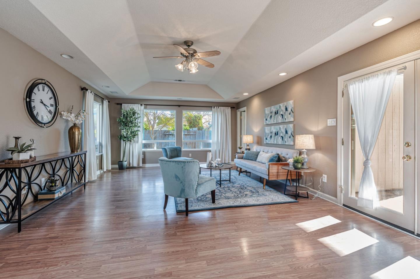 Detail Gallery Image 9 of 37 For 1519 Tamara Ct, Escalon,  CA 95320 - 4 Beds | 2 Baths