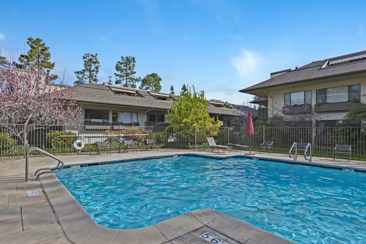 Detail Gallery Image 9 of 10 For 2140 Santa Cruz Ave #D207,  Menlo Park,  CA 94025 - 2 Beds | 2 Baths