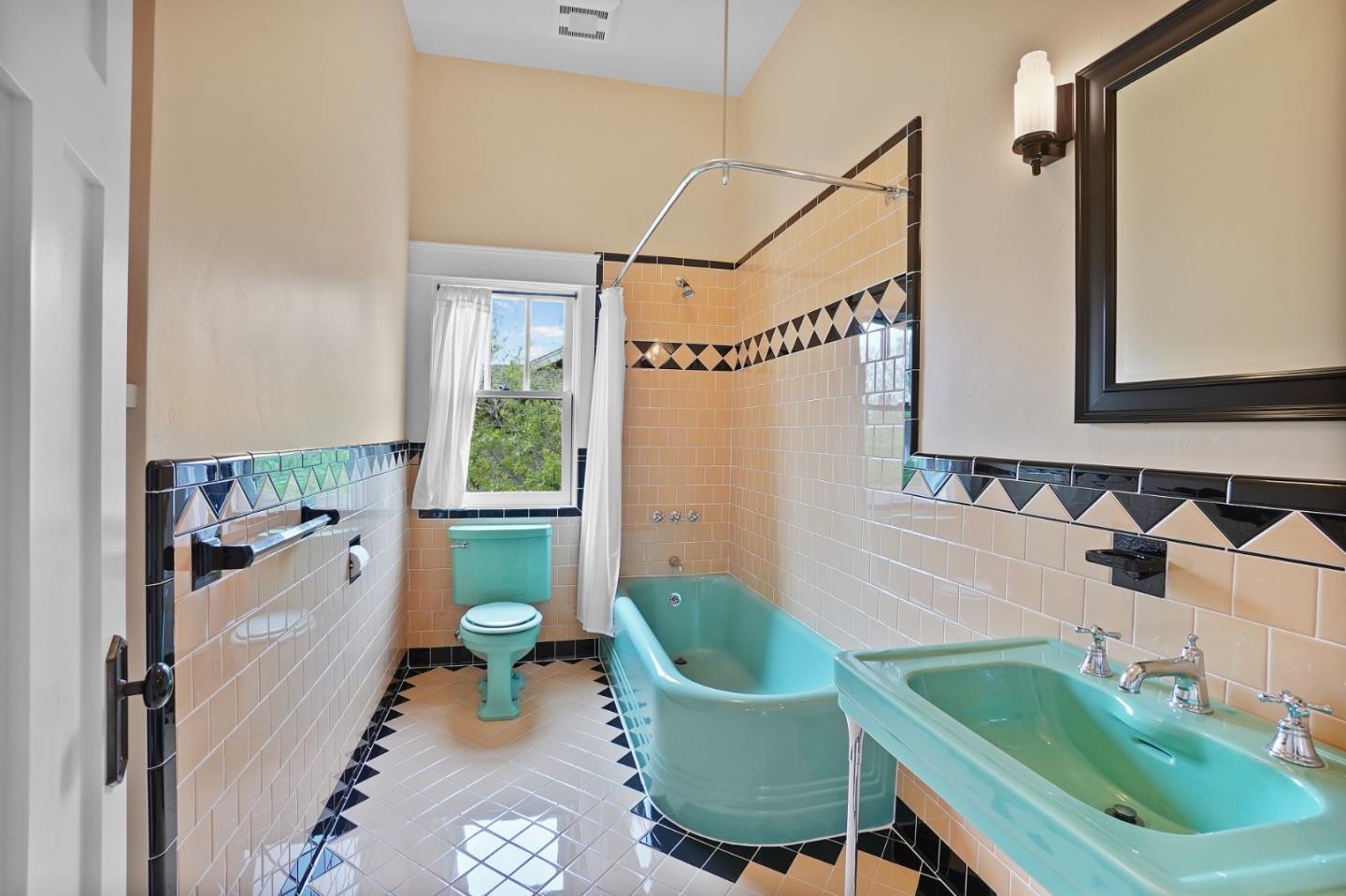 Detail Gallery Image 33 of 80 For 385 Miramar Dr, Half Moon Bay,  CA 94019 - 4 Beds | 3 Baths