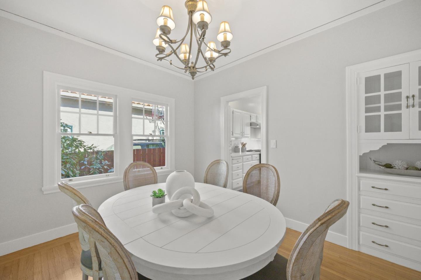 Detail Gallery Image 13 of 67 For 1249 Oak St, San Mateo,  CA 94402 - 3 Beds | 3 Baths