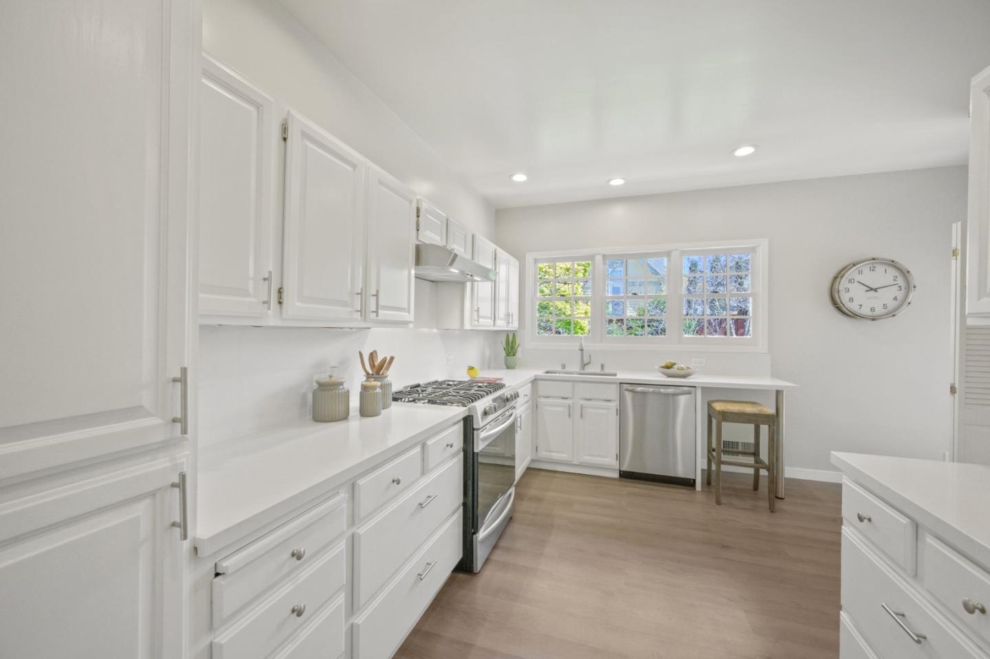 Detail Gallery Image 17 of 67 For 1249 Oak St, San Mateo,  CA 94402 - 3 Beds | 3 Baths