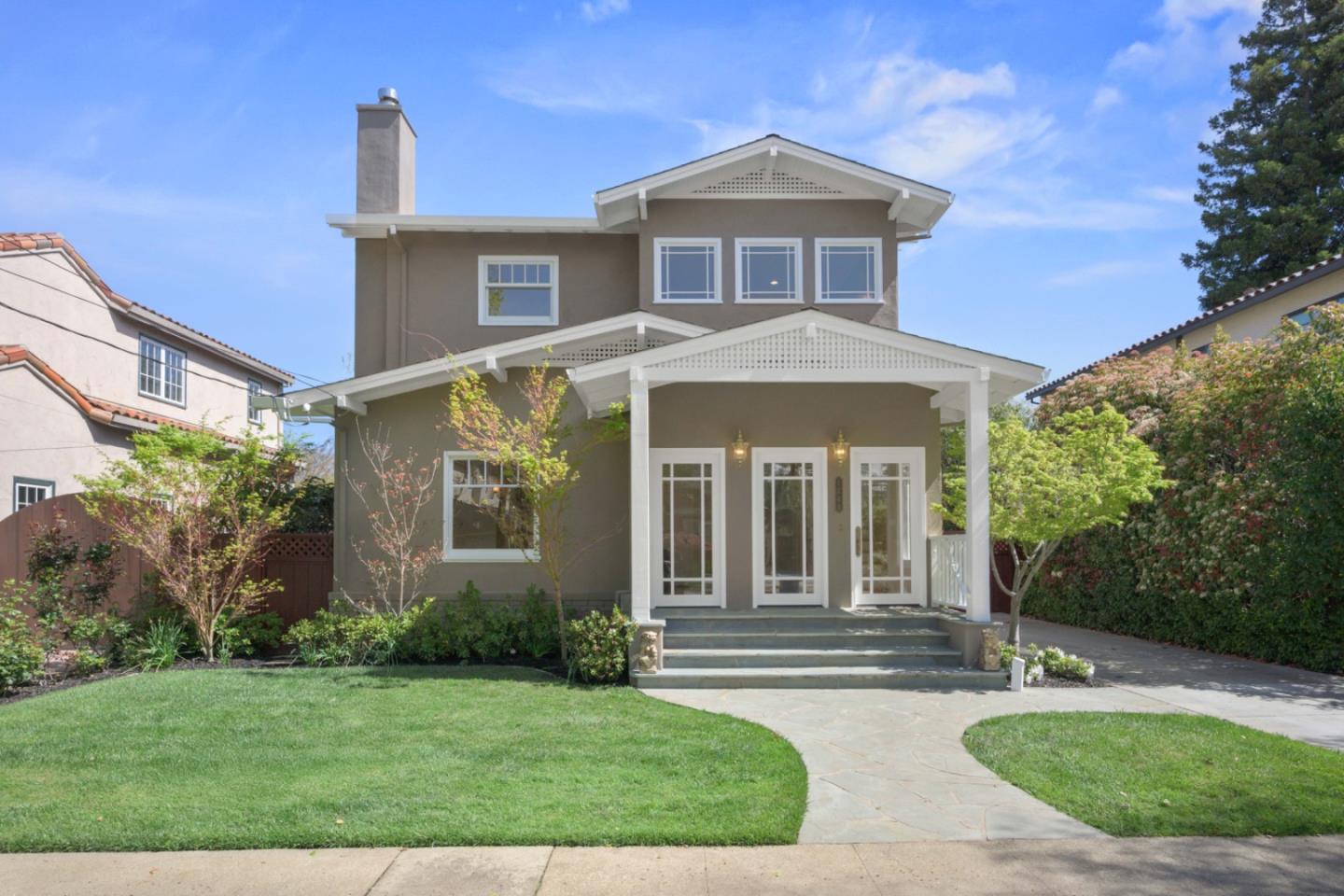 Detail Gallery Image 2 of 67 For 1249 Oak St, San Mateo,  CA 94402 - 3 Beds | 3 Baths