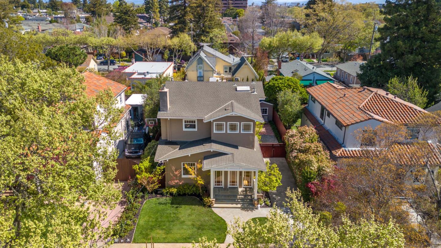 Detail Gallery Image 4 of 67 For 1249 Oak St, San Mateo,  CA 94402 - 3 Beds | 3 Baths