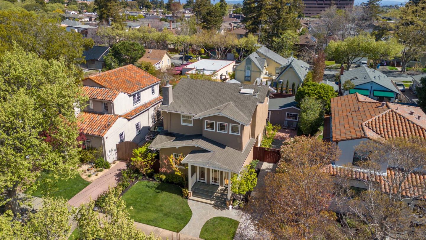 Detail Gallery Image 5 of 67 For 1249 Oak St, San Mateo,  CA 94402 - 3 Beds | 3 Baths