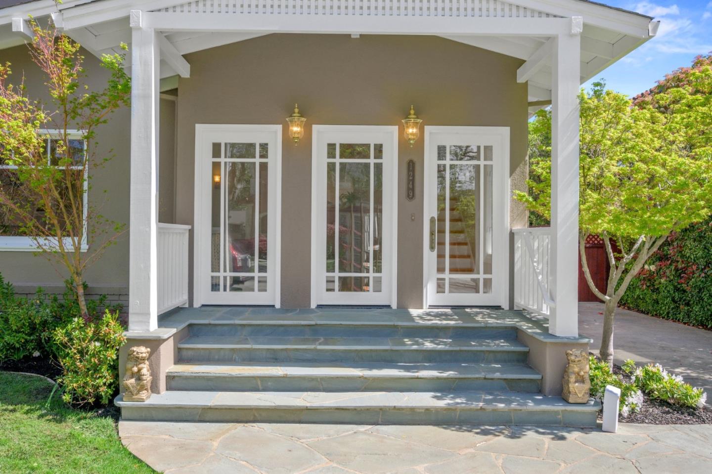 Detail Gallery Image 6 of 67 For 1249 Oak St, San Mateo,  CA 94402 - 3 Beds | 3 Baths