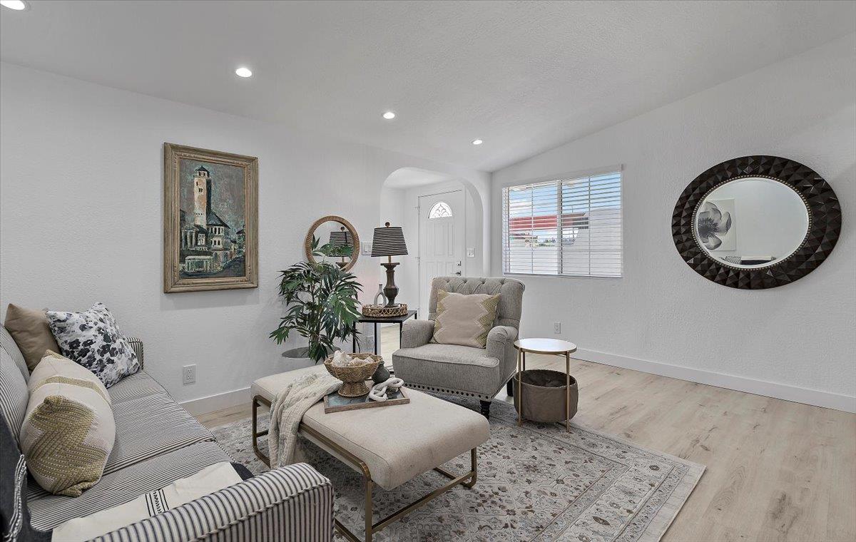 Detail Gallery Image 11 of 18 For 902 Blazingwood Dr, Sunnyvale,  CA 94089 - 3 Beds | 2 Baths