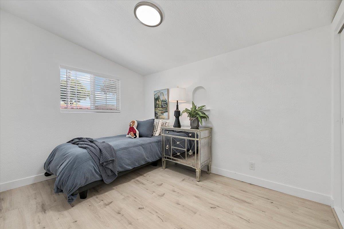 Detail Gallery Image 13 of 18 For 902 Blazingwood Dr, Sunnyvale,  CA 94089 - 3 Beds | 2 Baths