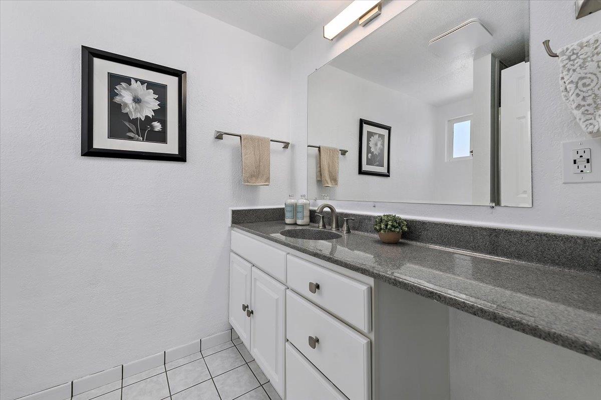 Detail Gallery Image 15 of 18 For 902 Blazingwood Dr, Sunnyvale,  CA 94089 - 3 Beds | 2 Baths