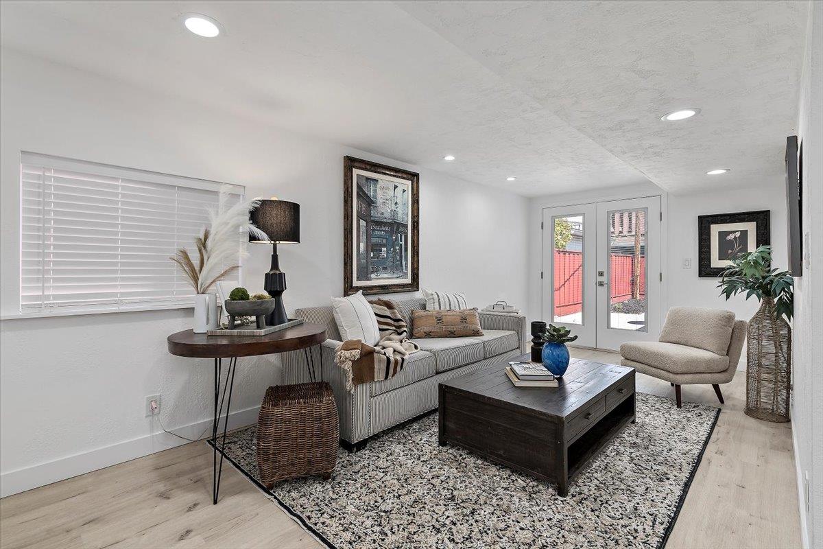 Detail Gallery Image 3 of 18 For 902 Blazingwood Dr, Sunnyvale,  CA 94089 - 3 Beds | 2 Baths