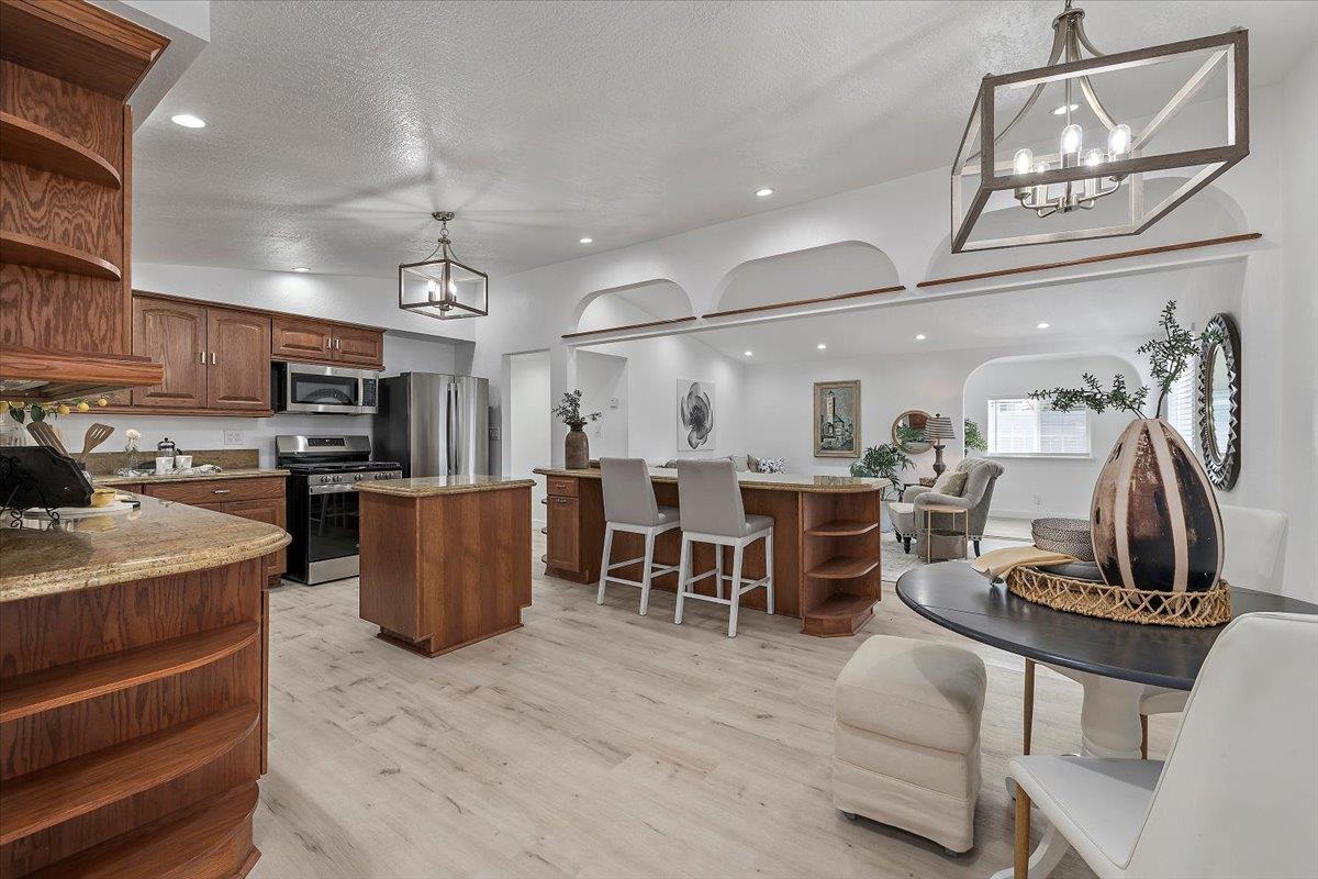 Detail Gallery Image 7 of 18 For 902 Blazingwood Dr, Sunnyvale,  CA 94089 - 3 Beds | 2 Baths