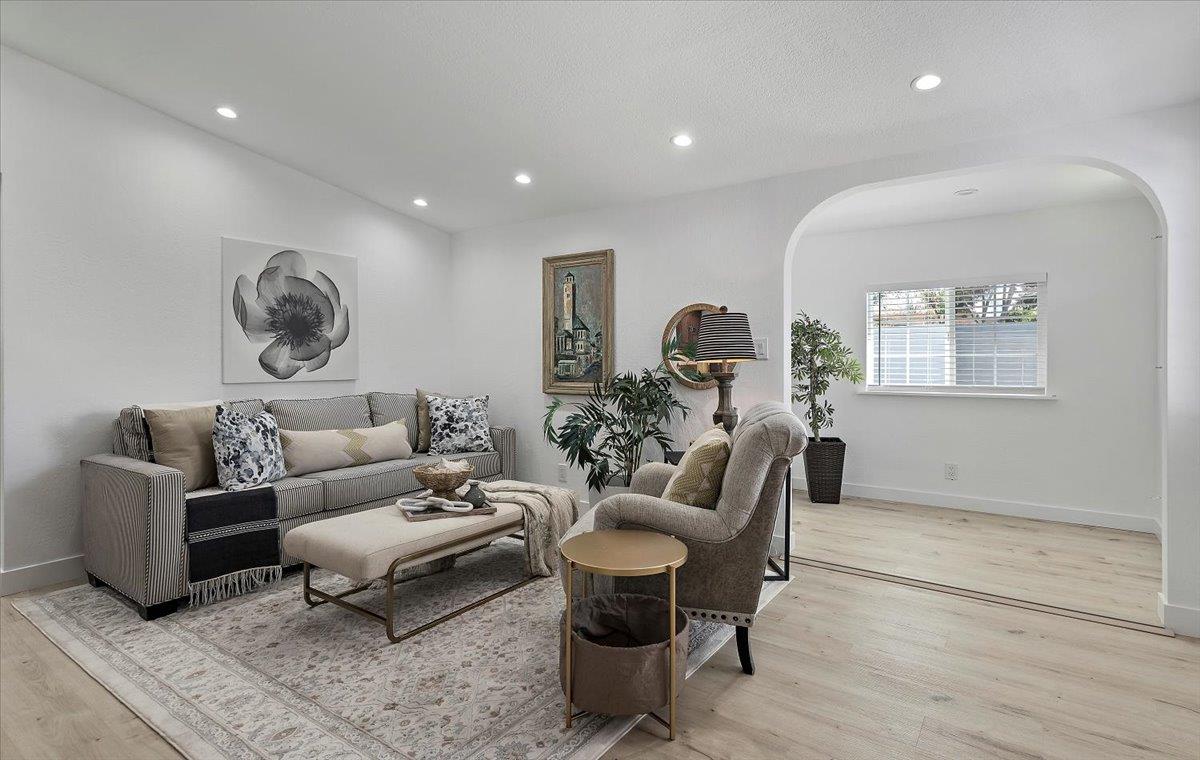 Detail Gallery Image 9 of 18 For 902 Blazingwood Dr, Sunnyvale,  CA 94089 - 3 Beds | 2 Baths