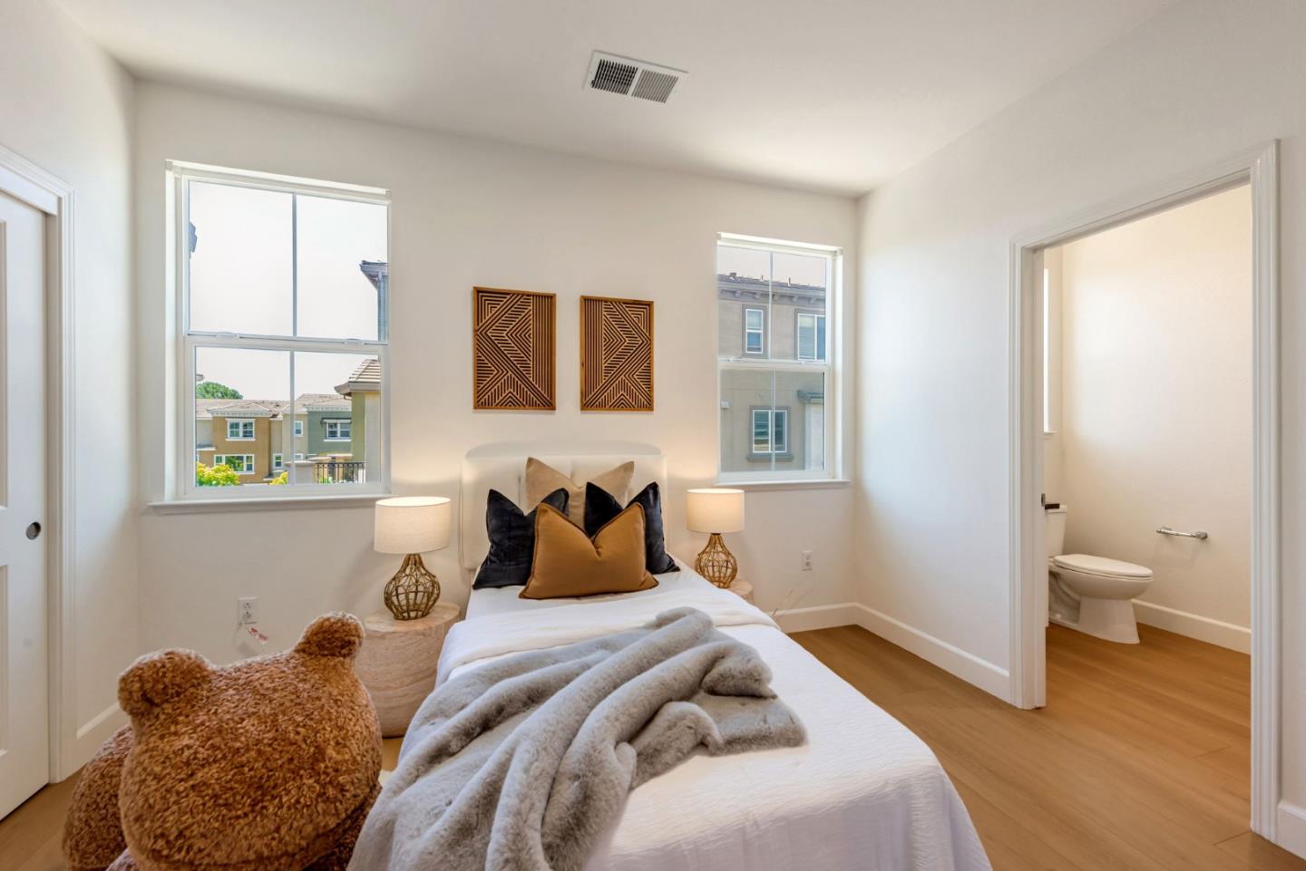 Detail Gallery Image 14 of 32 For 38920 Snapdragon Pl, Newark,  CA 94560 - 3 Beds | 3/1 Baths