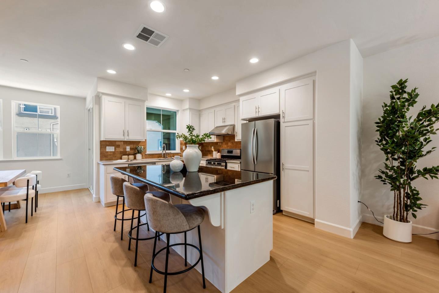 Detail Gallery Image 7 of 32 For 38920 Snapdragon Pl, Newark,  CA 94560 - 3 Beds | 3/1 Baths