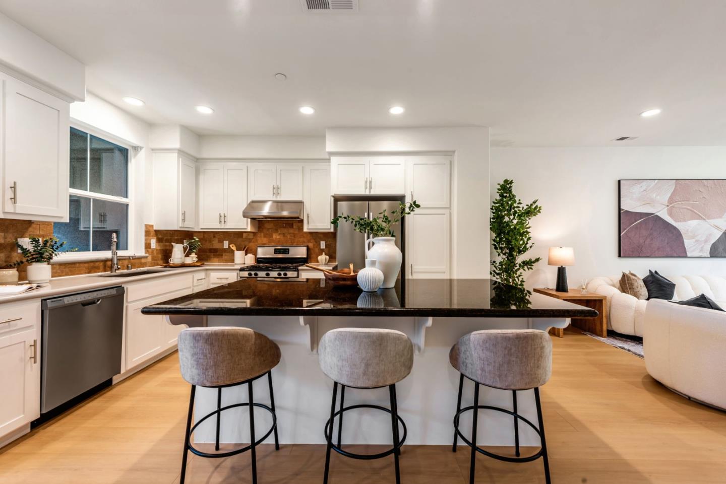 Detail Gallery Image 8 of 32 For 38920 Snapdragon Pl, Newark,  CA 94560 - 3 Beds | 3/1 Baths