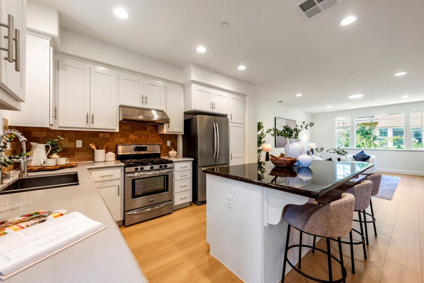 Detail Gallery Image 9 of 32 For 38920 Snapdragon Pl, Newark,  CA 94560 - 3 Beds | 3/1 Baths