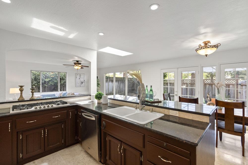 Detail Gallery Image 13 of 32 For 5045 Rafton Dr, San Jose,  CA 95124 - 4 Beds | 2/1 Baths