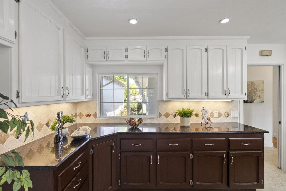 Detail Gallery Image 14 of 32 For 5045 Rafton Dr, San Jose,  CA 95124 - 4 Beds | 2/1 Baths