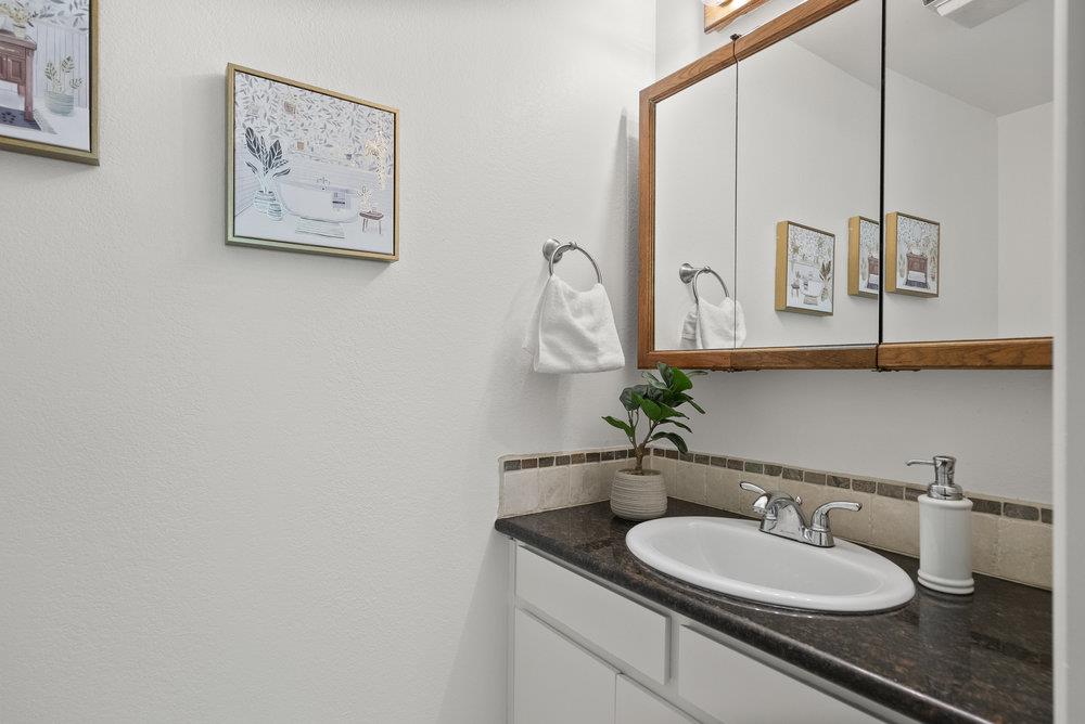 Detail Gallery Image 20 of 32 For 5045 Rafton Dr, San Jose,  CA 95124 - 4 Beds | 2/1 Baths