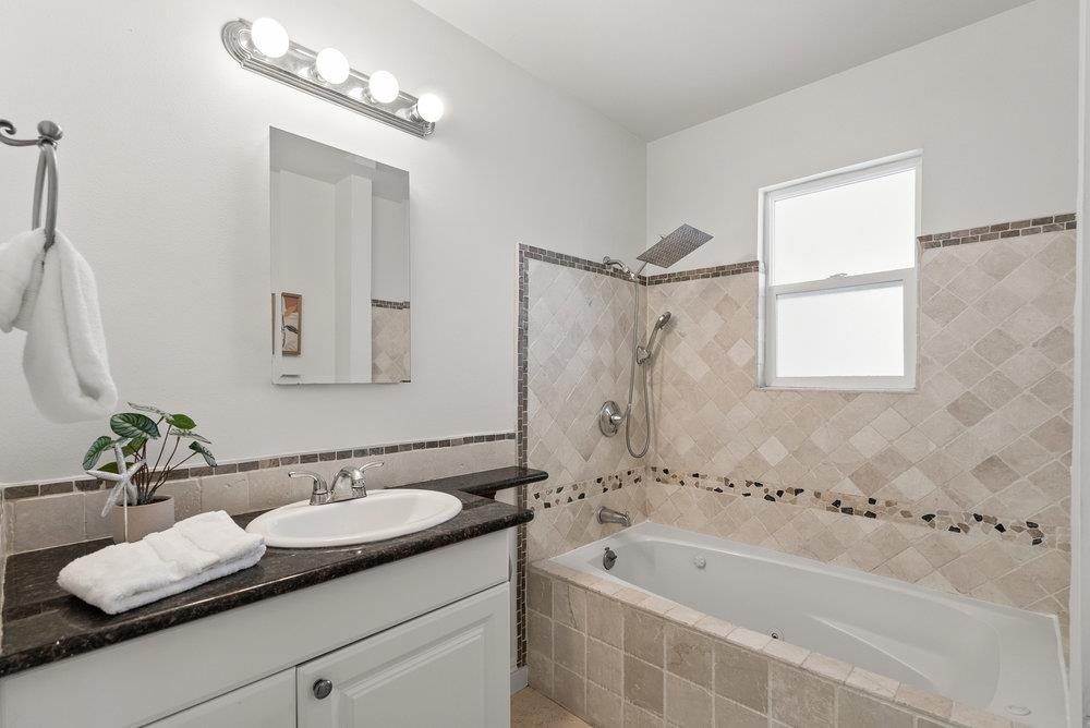 Detail Gallery Image 7 of 32 For 5045 Rafton Dr, San Jose,  CA 95124 - 4 Beds | 2/1 Baths