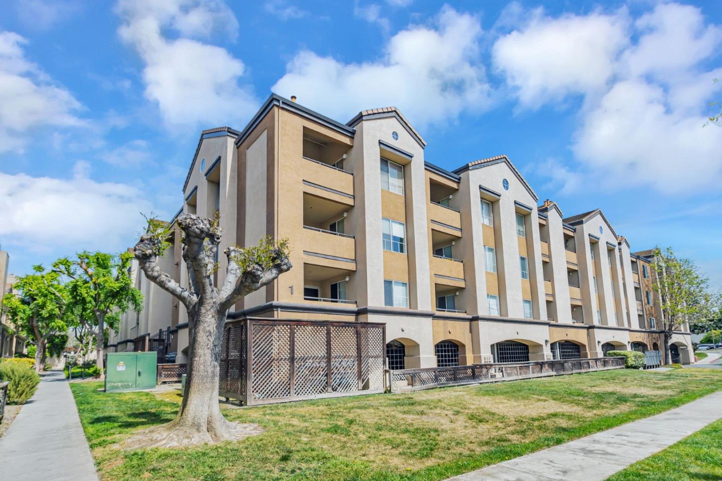 Detail Gallery Image 2 of 45 For 314 Morning Star Dr, San Jose,  CA 95131 - 3 Beds | 2 Baths