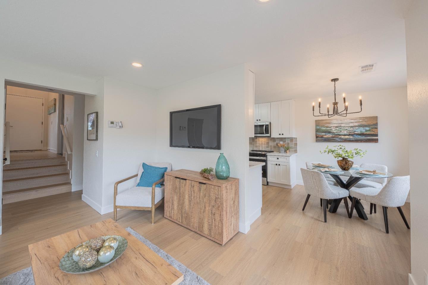 Detail Gallery Image 3 of 27 For 20 Alisa Cir, Watsonville,  CA 95076 - 2 Beds | 1/1 Baths