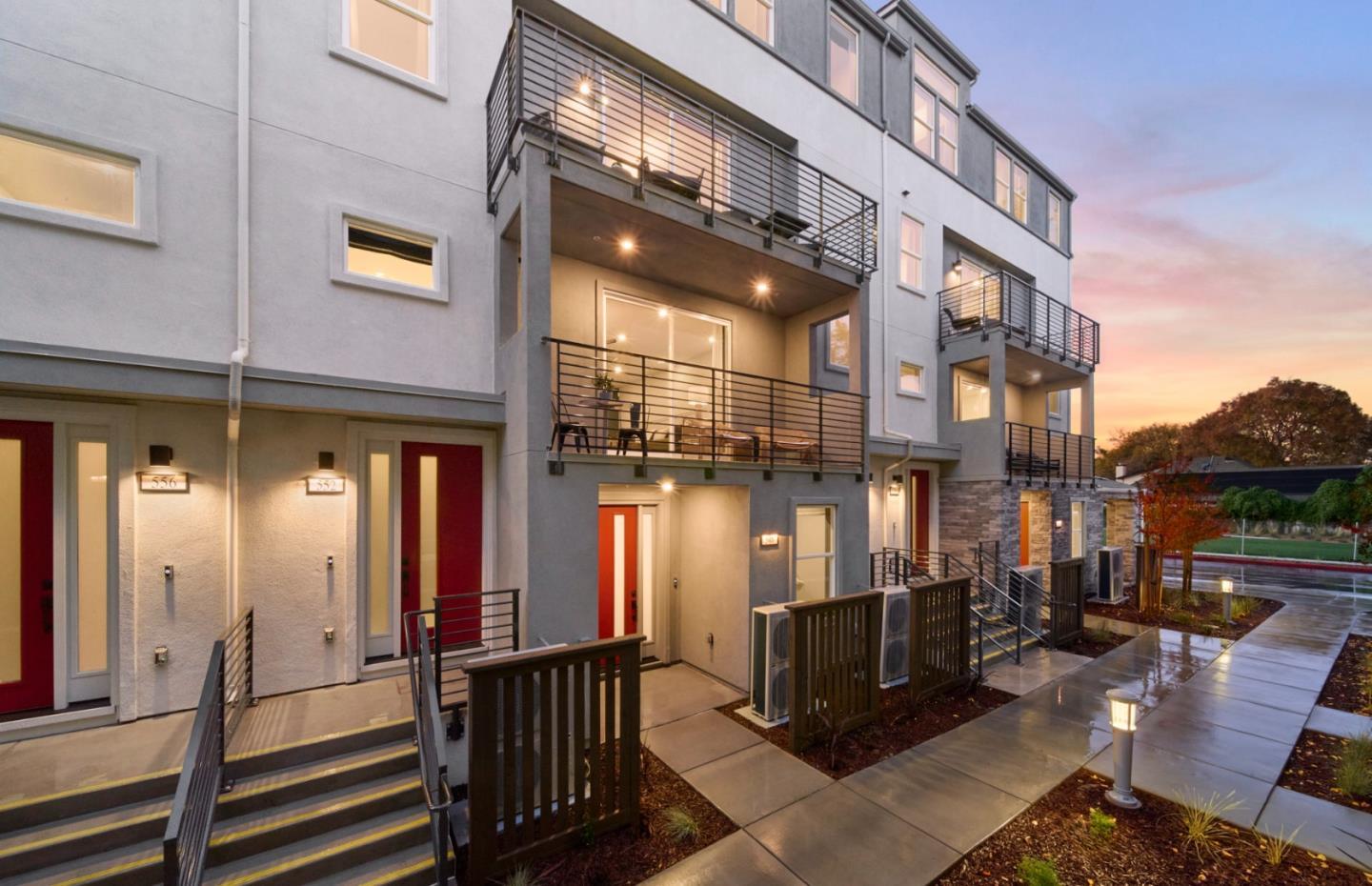 Detail Gallery Image 2 of 6 For 724 Wisteria Ct, San Jose,  CA 95117 - 3 Beds | 2 Baths