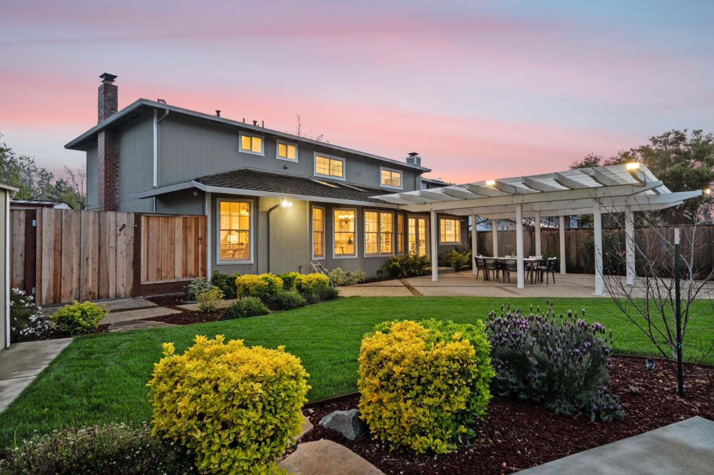 Detail Gallery Image 2 of 36 For 1400 Elwood Dr, Los Gatos,  CA 95032 - 5 Beds | 2/1 Baths