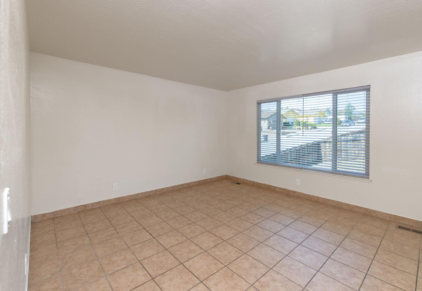 Detail Gallery Image 8 of 29 For 97 Maranatha Dr, Watsonville,  CA 95076 - – Beds | – Baths