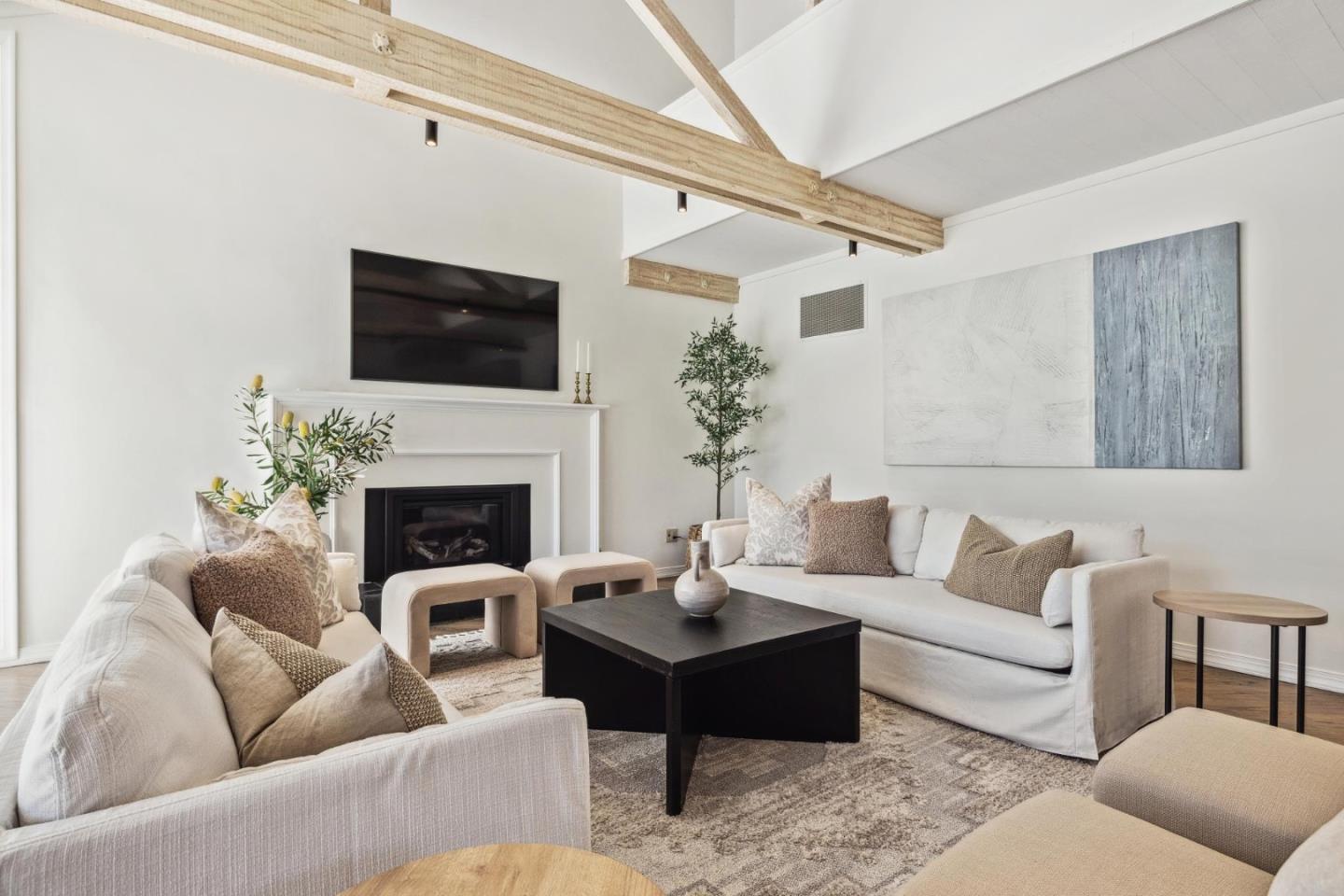 Detail Gallery Image 3 of 42 For 9504 Alder Ct, Carmel,  CA 93923 - 3 Beds | 3 Baths