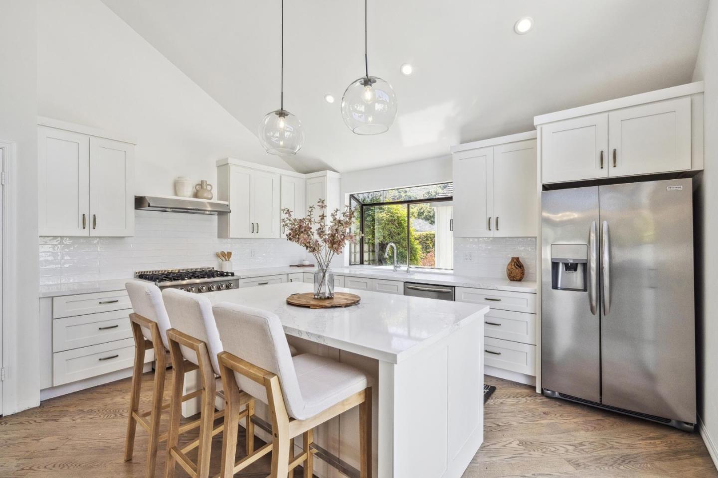 Detail Gallery Image 9 of 42 For 9504 Alder Ct, Carmel,  CA 93923 - 3 Beds | 3 Baths