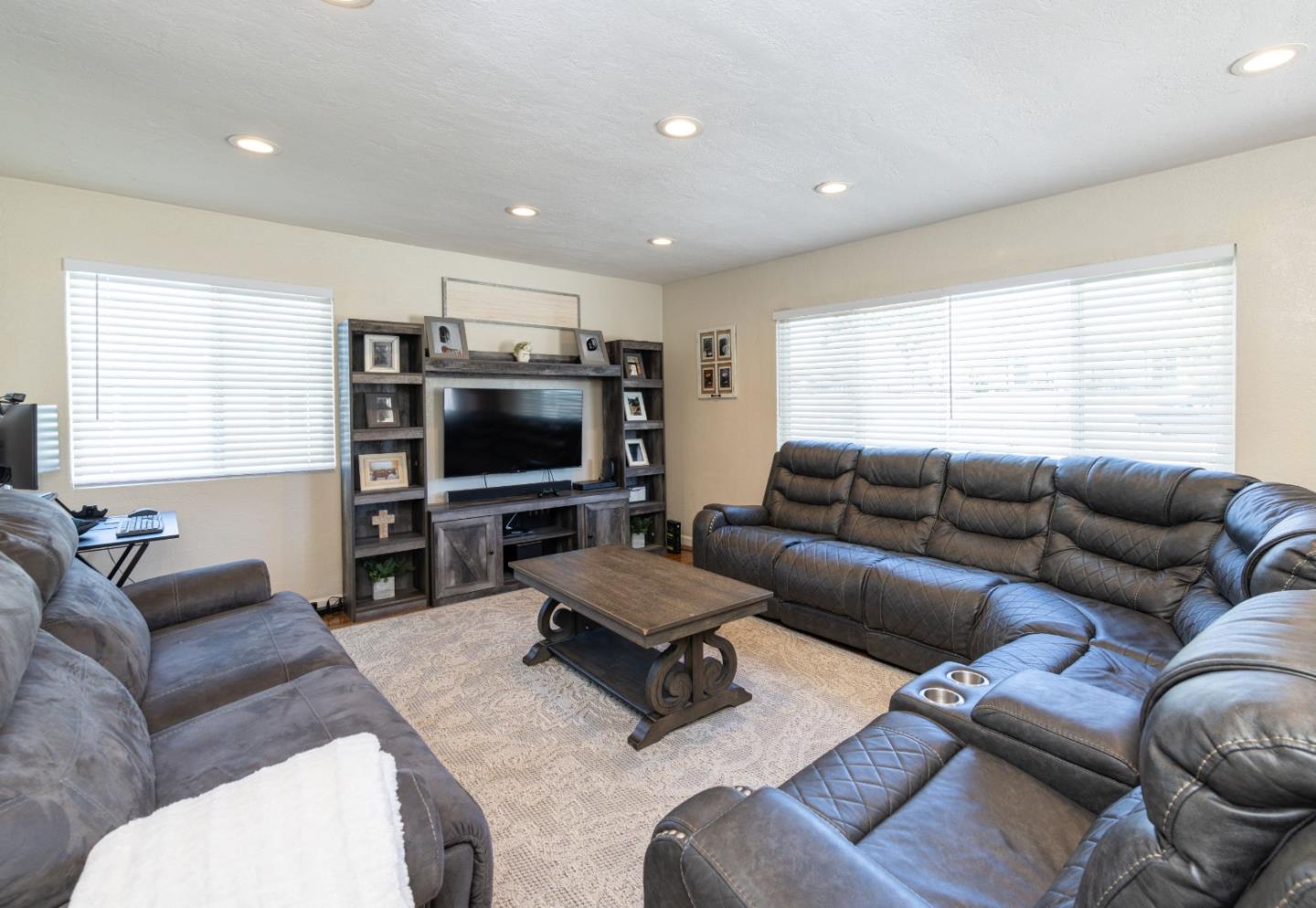 Detail Gallery Image 9 of 34 For 137 Calabasas Rd, Watsonville,  CA 95076 - – Beds | – Baths