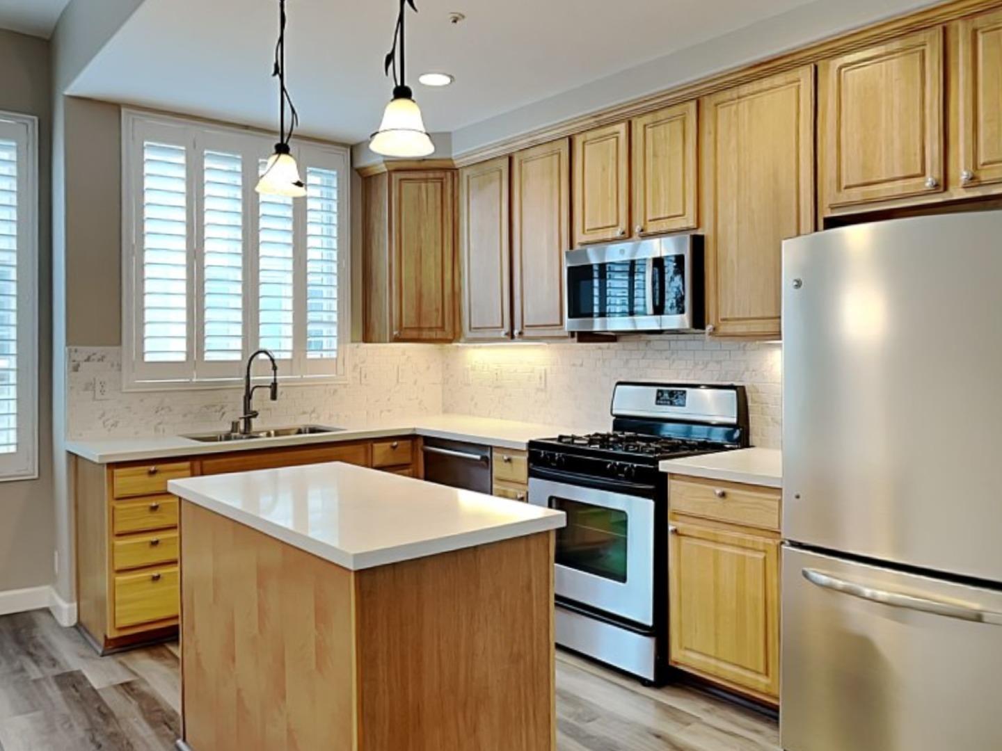 Detail Gallery Image 4 of 28 For 727 Northrup St, San Jose,  CA 95126 - 2 Beds | 2 Baths