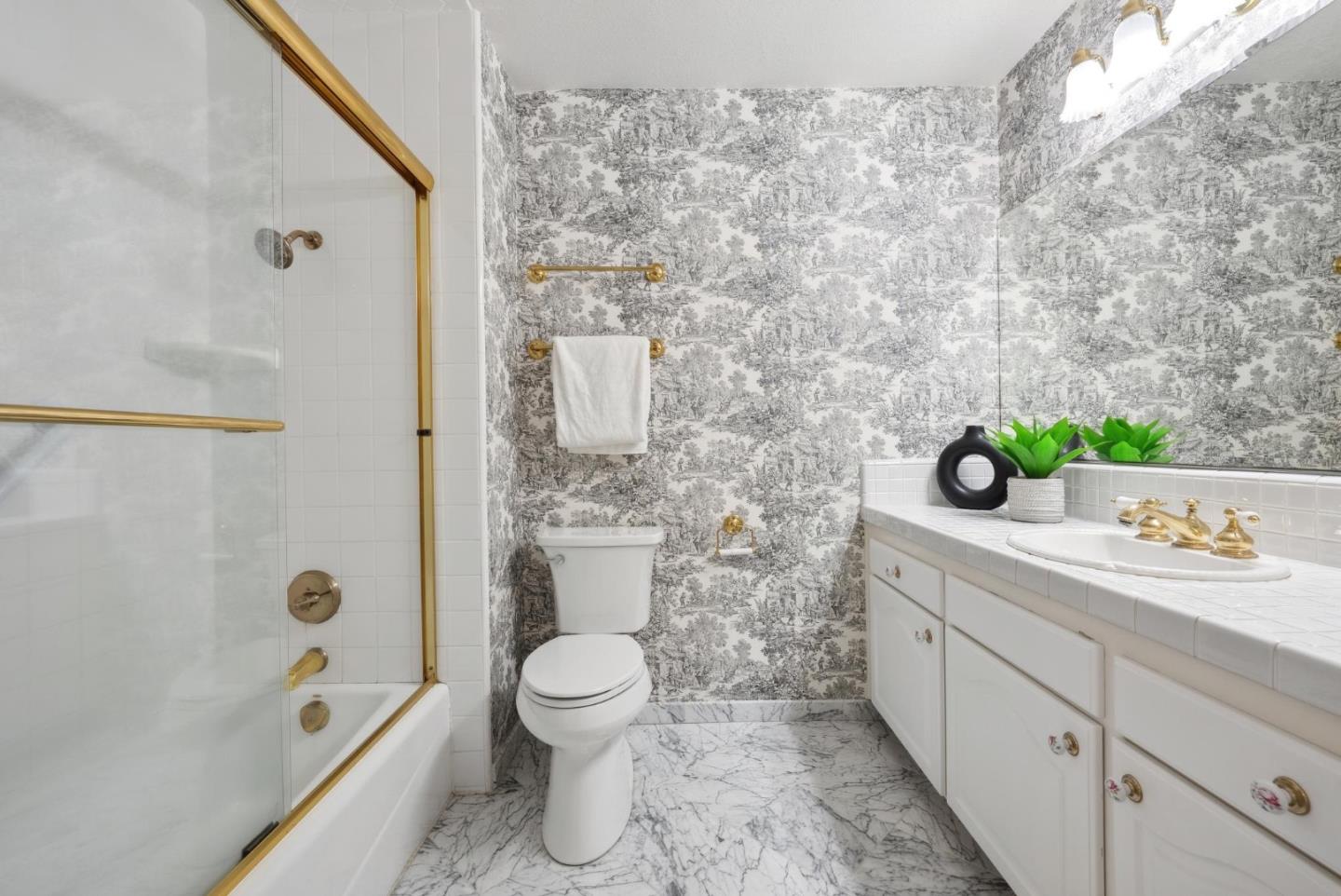 Detail Gallery Image 13 of 31 For 19549 Vineyard Ln, Saratoga,  CA 95070 - 3 Beds | 2/1 Baths