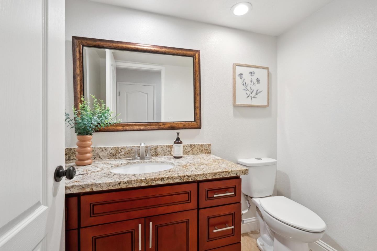 Detail Gallery Image 9 of 31 For 19549 Vineyard Ln, Saratoga,  CA 95070 - 3 Beds | 2/1 Baths