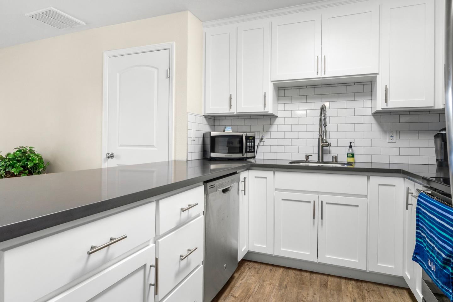 Detail Gallery Image 14 of 32 For 755 14th Ave #811,  Santa Cruz,  CA 95062 - 2 Beds | 1 Baths