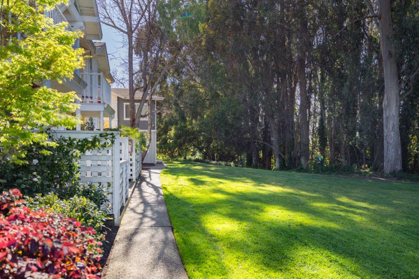 Detail Gallery Image 26 of 32 For 755 14th Ave #811,  Santa Cruz,  CA 95062 - 2 Beds | 1 Baths