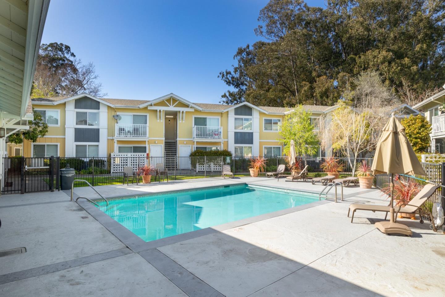 Detail Gallery Image 27 of 32 For 755 14th Ave #811,  Santa Cruz,  CA 95062 - 2 Beds | 1 Baths