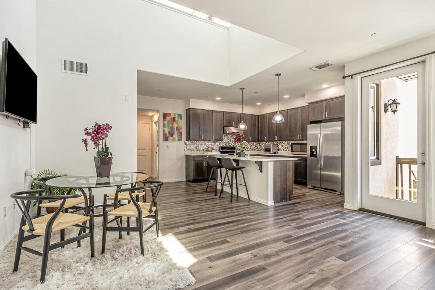 Detail Gallery Image 3 of 39 For 1496 Nightshade Rd #40,  Milpitas,  CA 95035 - 1 Beds | 2 Baths
